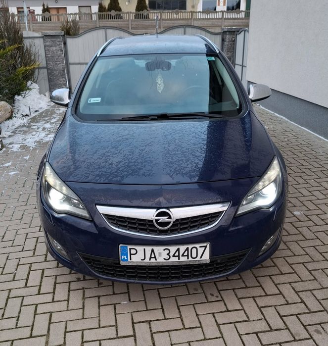 Auto opel astra 2012