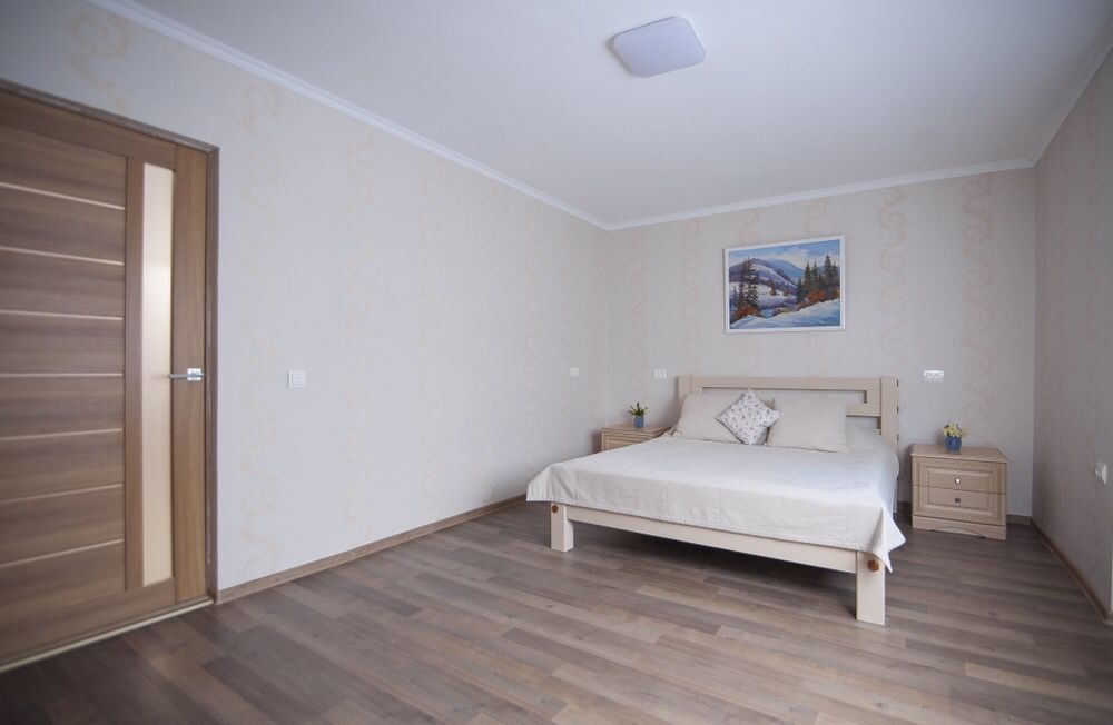 Сдам посуточно 1-о и  2-ох комнатную квартиру возле басейна,житло