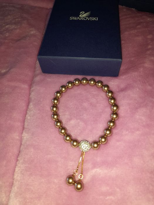 Pulseira em pérolas com embutido de cristais SWAROVSKI