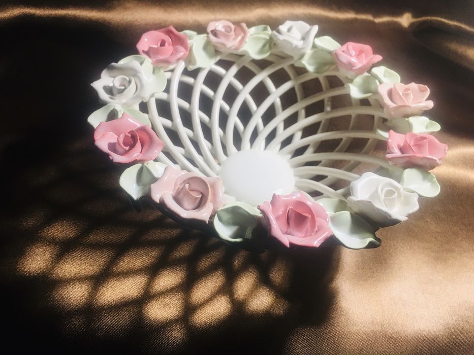 Конфетница плетёная фруктовница розы цветы