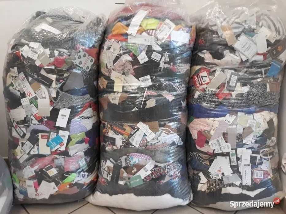 10 kg odzieży  – mix ubrań