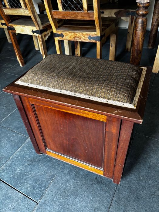 Stołek fortepianowy