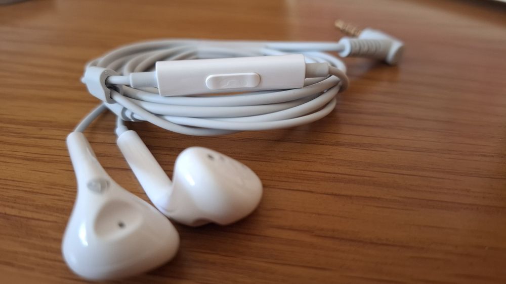 Phones ludos com fio novos