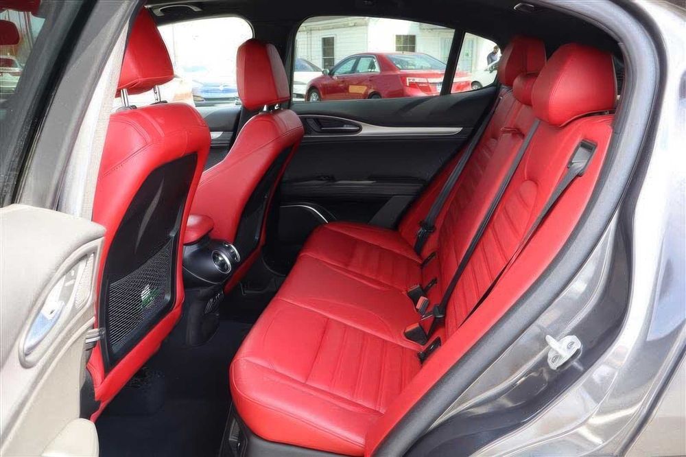 Alfa Romeo Stelvio Veloce      2023