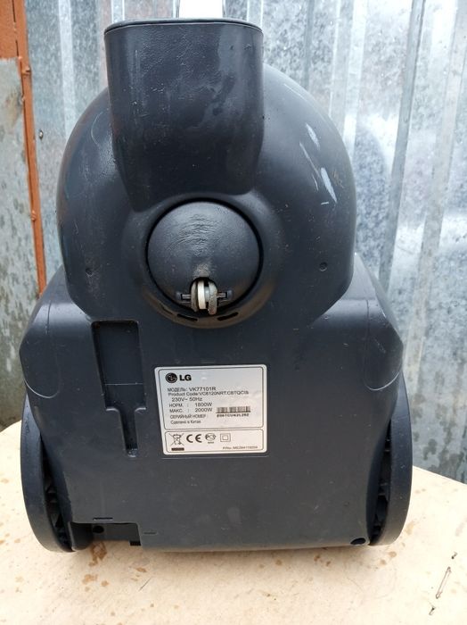 Пилесос LG 2000 W
