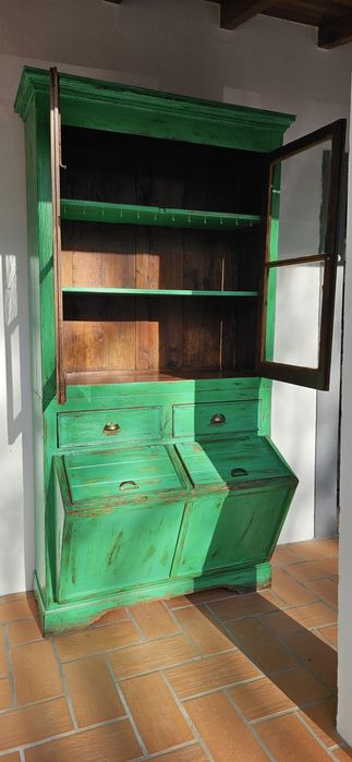 Grande louceiro mercearia tulhas antigo rústico