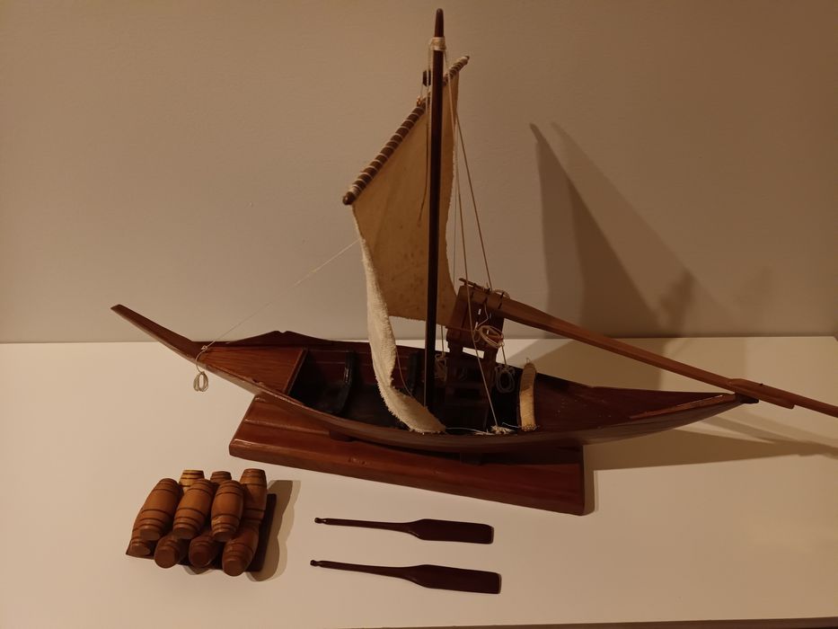 Réplica de barco Rabelo em madeira
