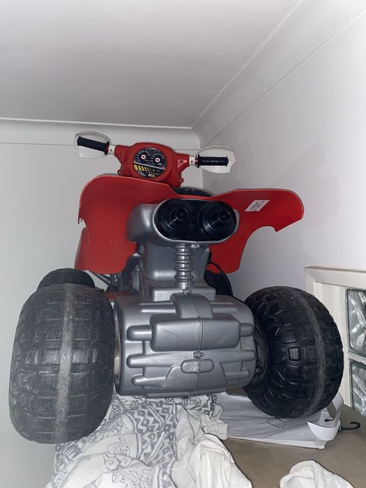 Mota 4 rodas/Quadriciclo Elétrico de criança a funcionar
