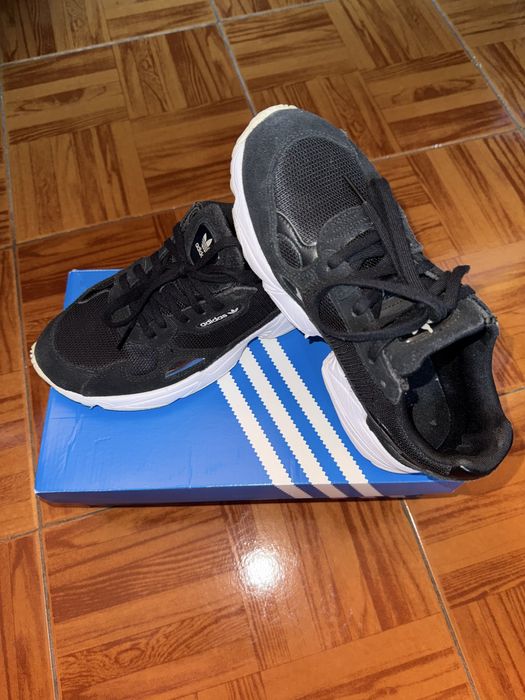 Ténis adidas Falcon