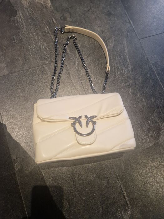 kremowa torebka pinko