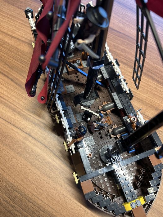 2x Barcos LEGO Piratas das Caraíbas 4184 + 4195