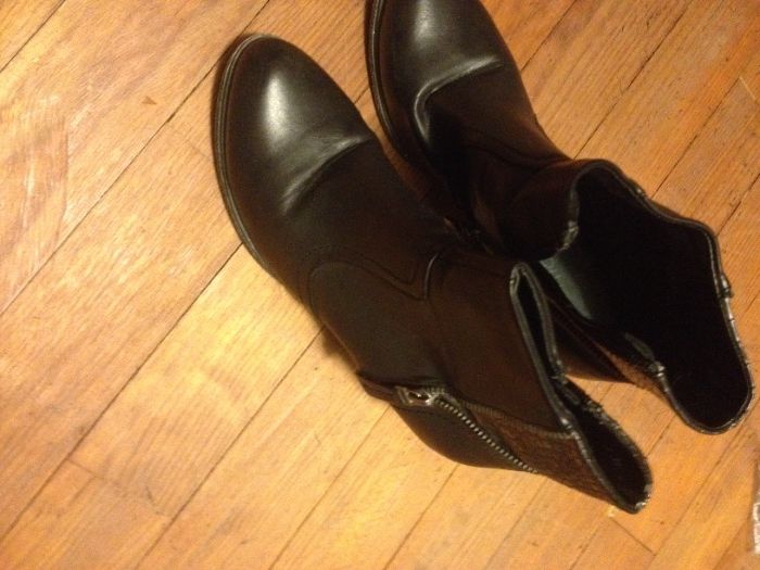 Várias botas de senhora