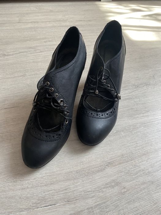 Жіночі туфлі