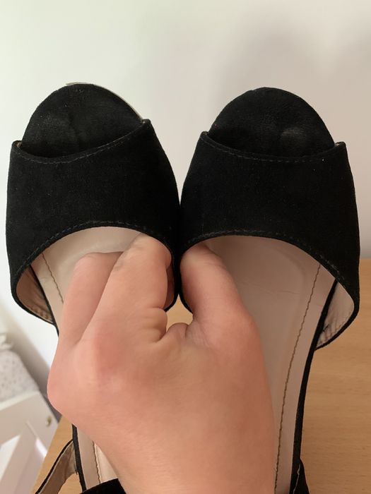 Sandałki na koturnach