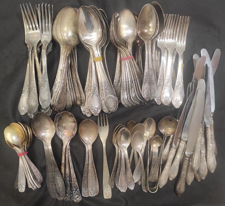 Мельхіорові столові прибори , 10 кг.