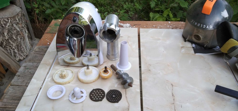 продам мясорубку shivaki smg-3101