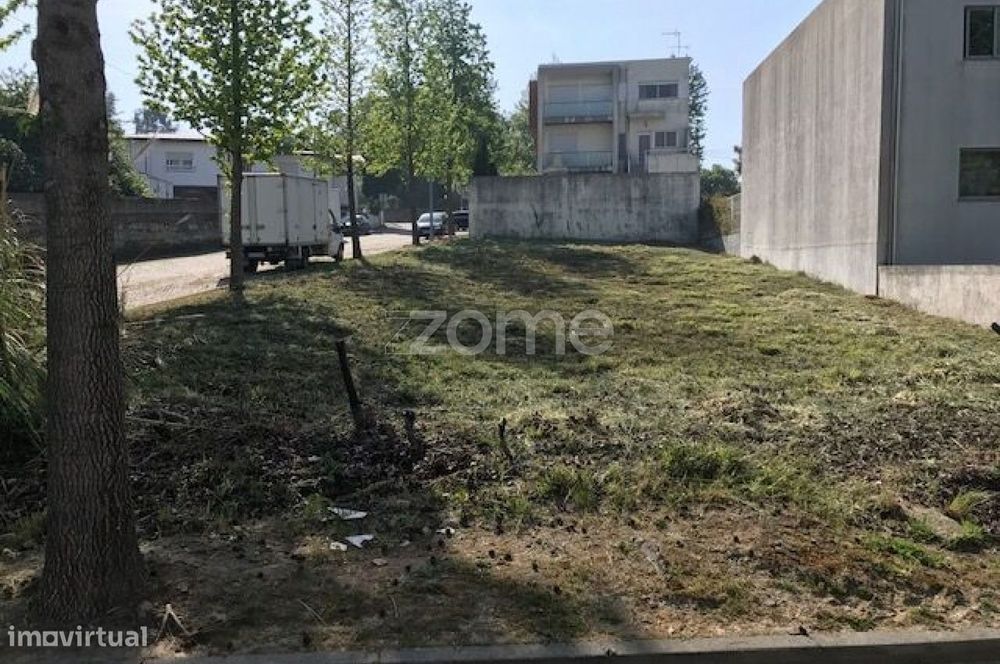 Lote para construção urbana na Maia com 470 m2
