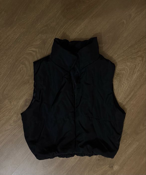 Стильний вкорочений жилетка