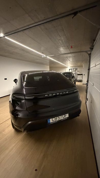 Porsche Macan Electric 4 — photo 2