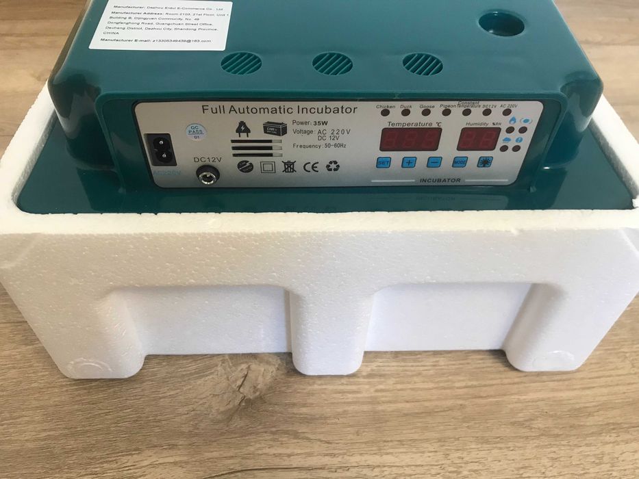 Інкубатора на 24-36 яєць CoInceptus з автомат перевертанням яєць