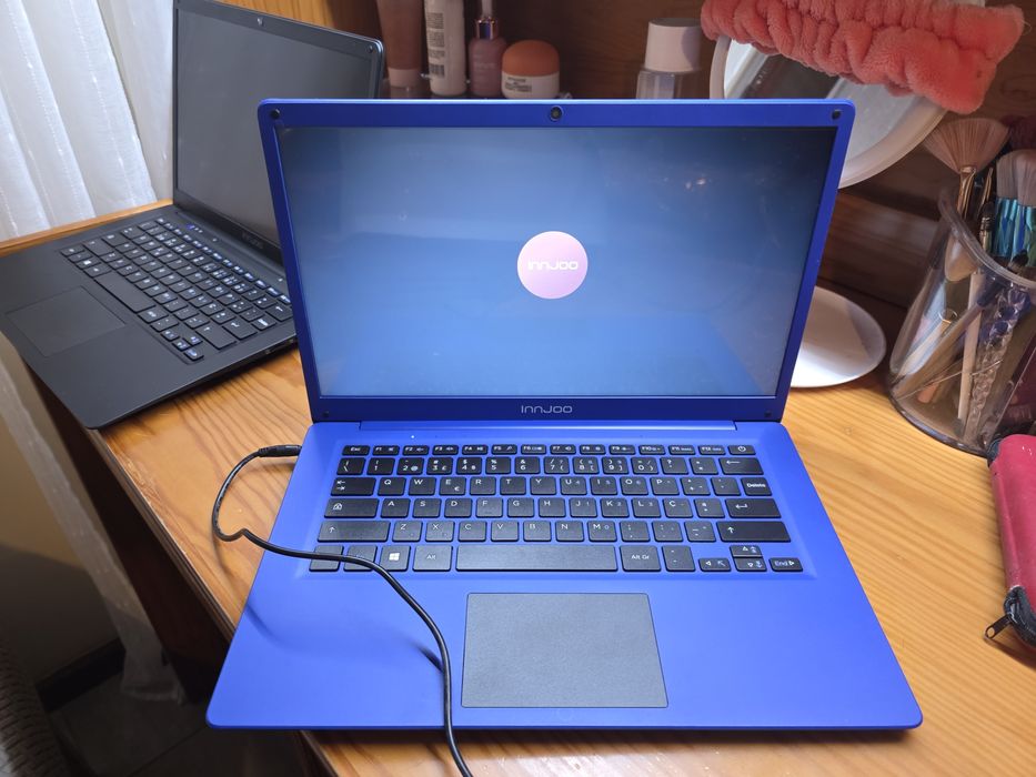 Selling 3 Laptops468896511615969281