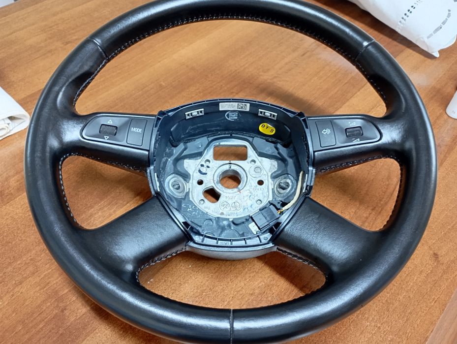 Volante com comandos Audi