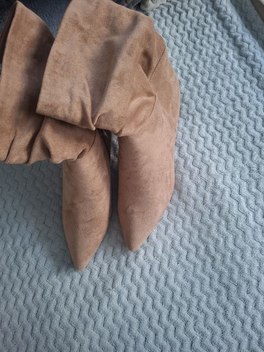 Botki zamszowe carmel