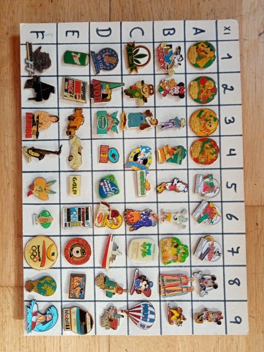 Pins de mola variados XI