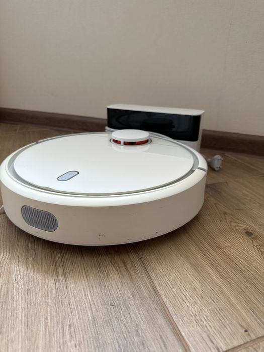Продам MI ROBOT VACUUM( роботпылесос)