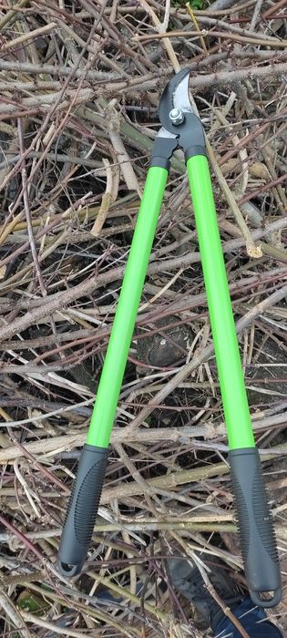 Садові ножиці. Легкі,  гострі і міцні