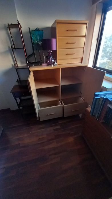 Aparador com 2 Portas e 2 Gavetas