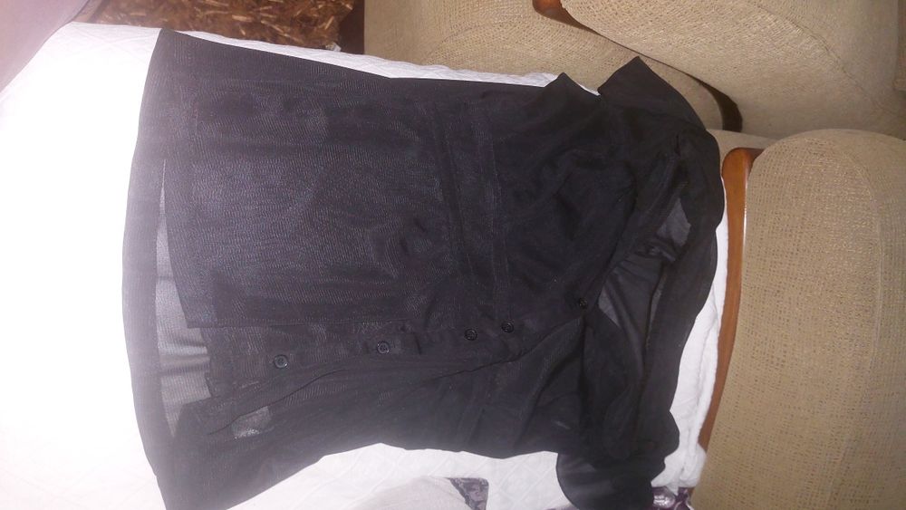 Roupa usada em bom estado