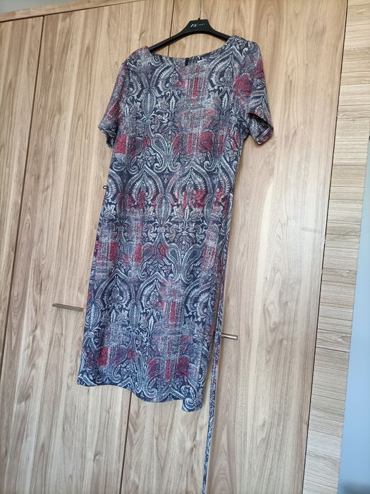 Szara sukienka we wzór 44 XXL Quiosque