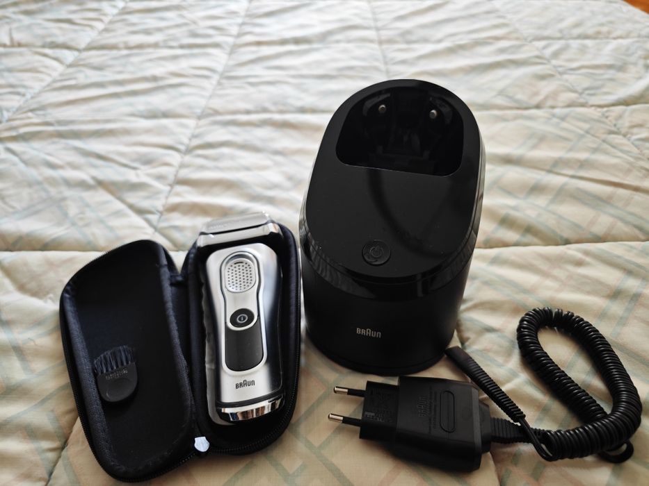Máquina de Barbear Braun Série 9 - 9090cc + Estação de Limpeza