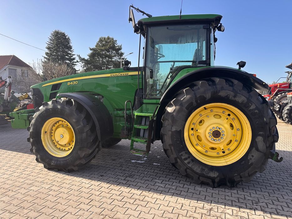 John Deere 8430 AutoPower 44km/h 330 PS