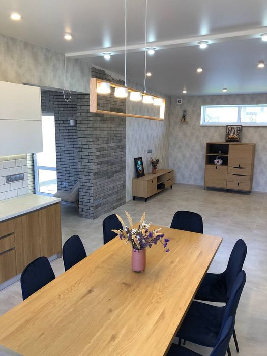 Продаётся новый дом в Обуховке в закрытом охраняемом городке с ремонто