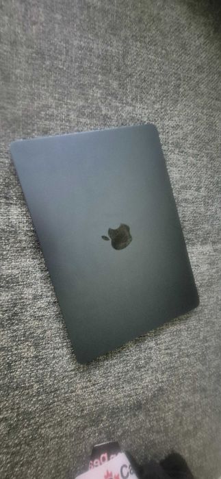 Macbook air m2 13,6 8core 8gb RAM 256gb SSD