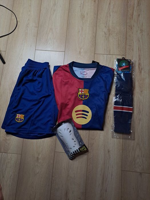 Strój piłkarski FC Barcelona + ochraniacze