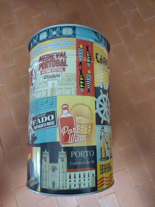 Lata de coleção , altura 46 cm, 30cm de diâmetro