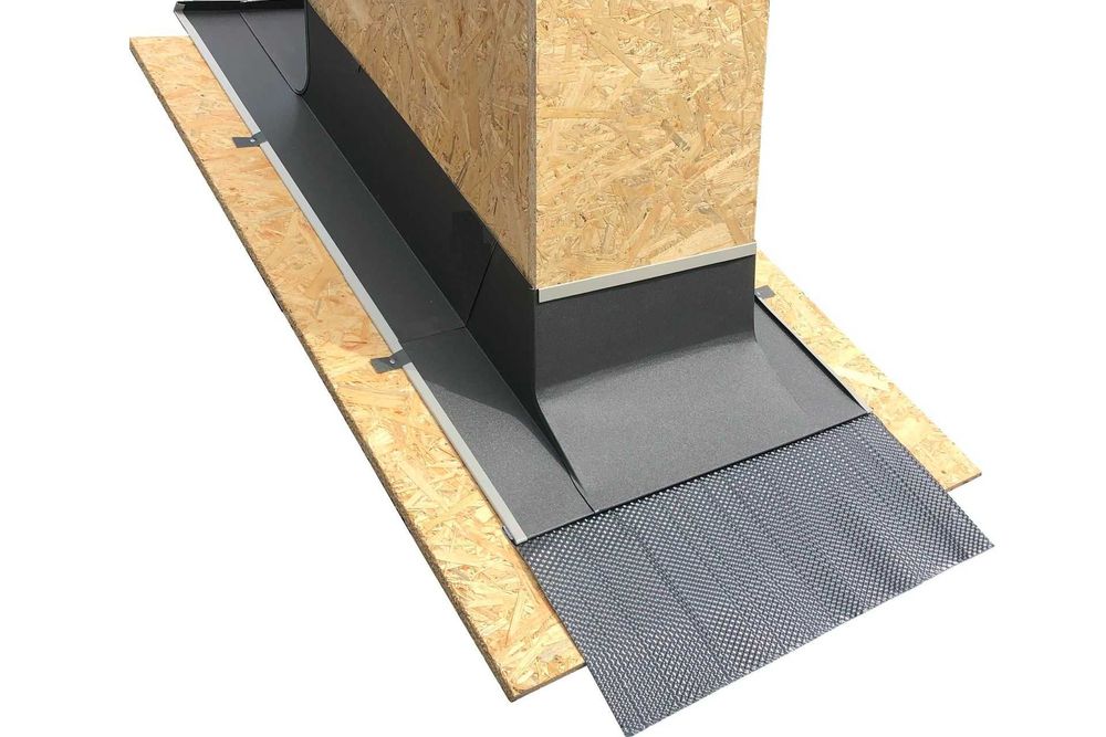 Obróbka blacharska komina, opierzenie komina