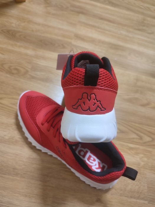 Продам червоні чоловічі італійськаі кросівки Kappa