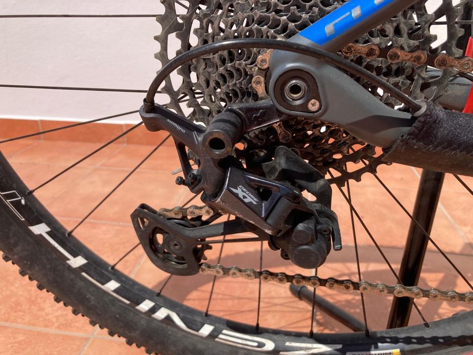 Bicicleta Cube Carbono