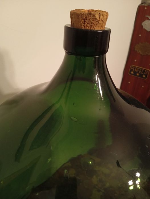 Garrafão de 60l com dezenas de anos