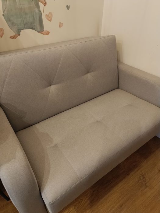 Szara sofa rozkładana kanapa z funkcją spania