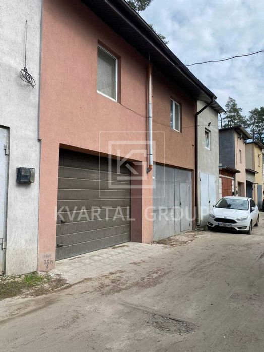 Продаж гараж-квартири біля ЖК «Покровський», зручним заїздом.