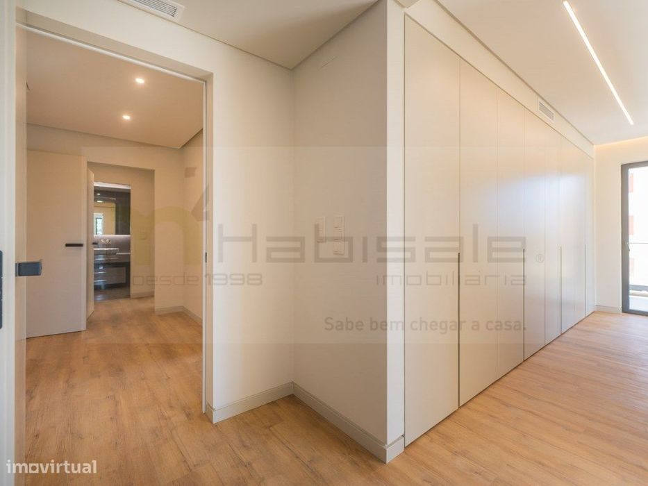 T2 com Terraço e Box em Condomínio de Luxo com Piscina, Ginásio e S...