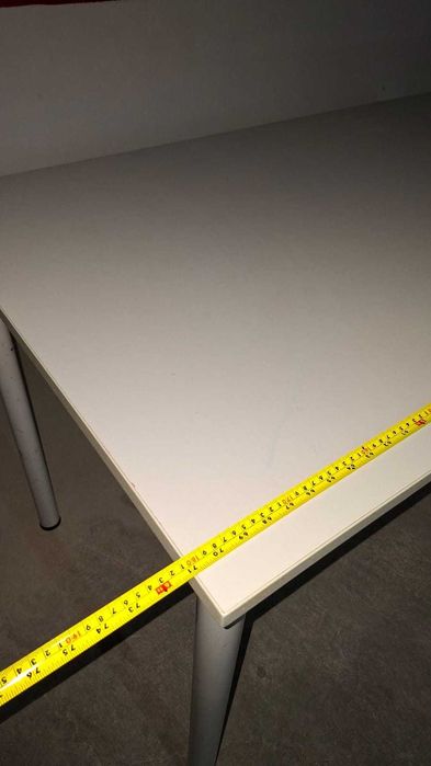 Vendo conjunto de 3 bancadas de trabalho robustas e funcionais, ideais para oficina, garagem, armazém ou espaço de bricolage.