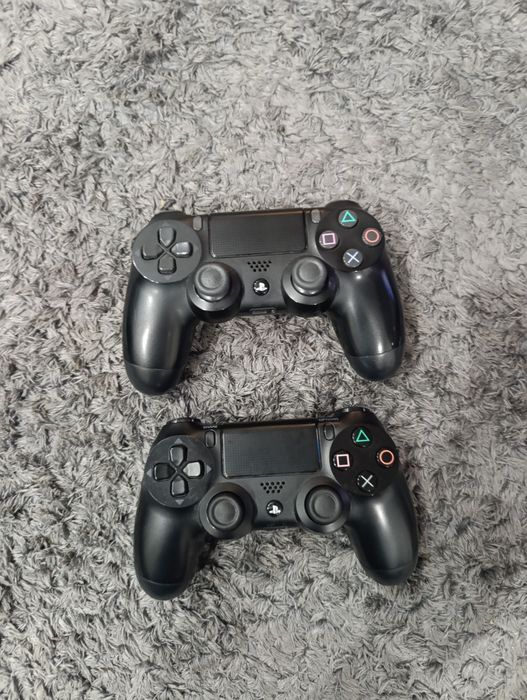 PS4 slim z dwoma kontrolerami
