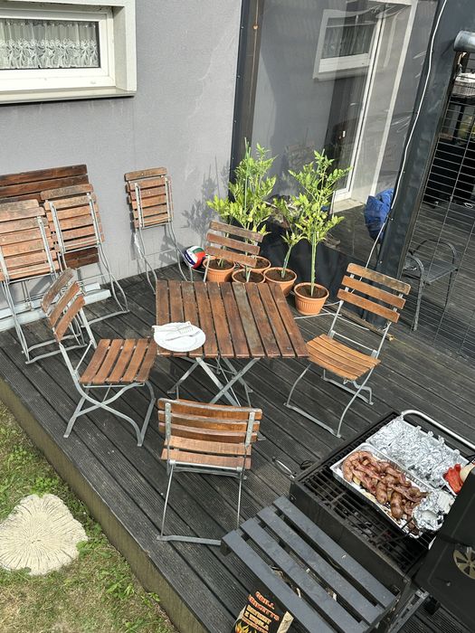 Zestaw stolu i krzesel barowych