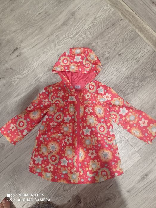 Вітровка на дівчинку